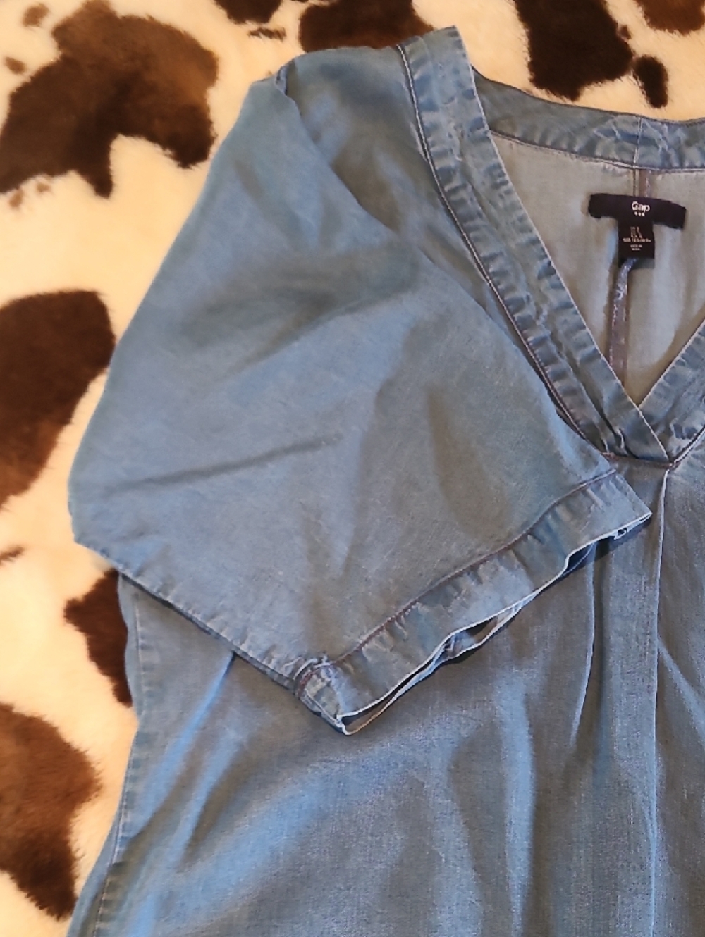 GAP Light Denim Blue V-Neck Short Sleeve Top - Picture 4 of 8